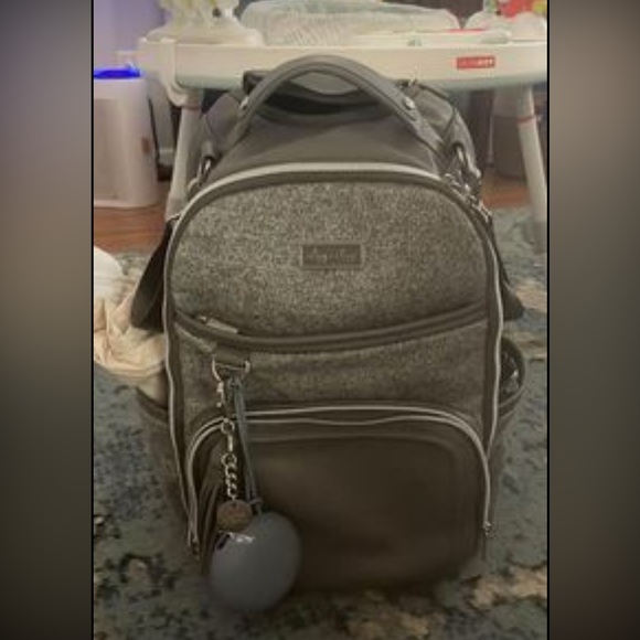 Itzy ritzy large grey leather diaper bag! Has dust cover...